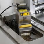 čišćenje ulja u fritezi